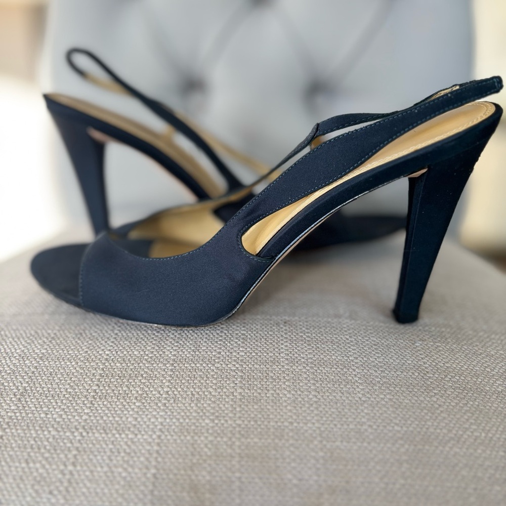 Tahari Elegant Navy Slingback Heels